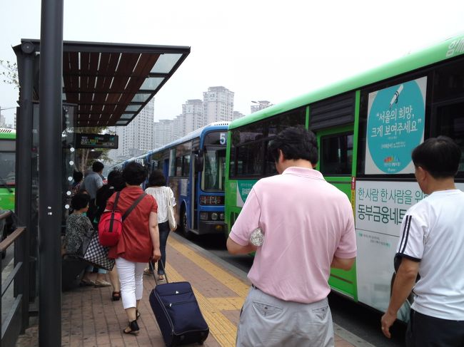 ここでも中央分離帯バス停。