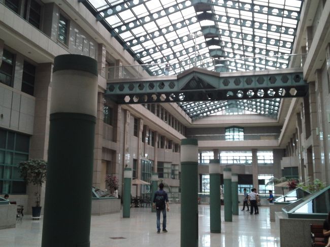 1階内部。<br />立派な建物です。