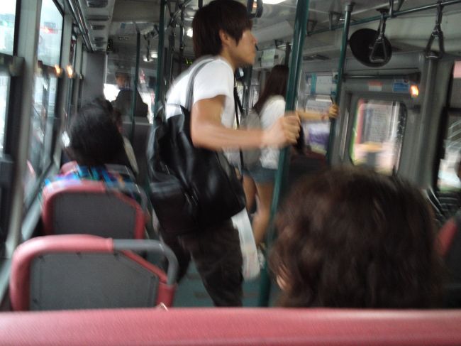 ちょっとドキドキの大学潜入を終え、セブランス病院前から7024番のバスに乗ります。<br />雨が降ってきました。