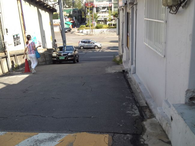 支度を終え、8時20分に宿を後にします。<br />西江大駅までの唯一の難所、急坂。<br />ここさえ無地に降りられれば平坦な道です。