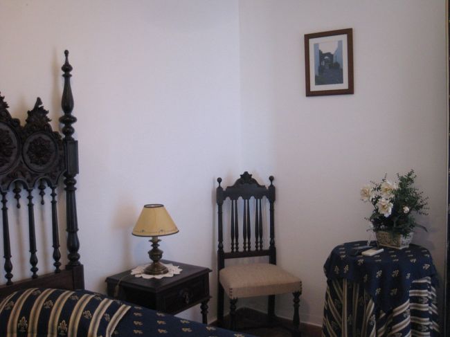 ベッド周りも、水回りもピカピカ。アメニティは、石鹸もリンス・イン・シャンプーもあっさりしたもの。シャンプーはやたらと泡立ちが良かったな〜。