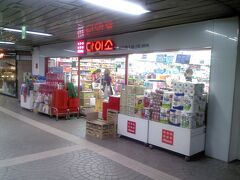 地下鉄3号線安国駅にダイソーがありました。
こちらは1000ｳｫﾝですが、日本のダイソーと同様に2000ｳｫﾝ以上の品物もあります。
日本語表記の品物も多数ありました。