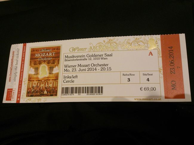本日のモーツァルトコンサートのチケット。<br />奮発してAクラスのチケット（69ユーロ）にしました。<br />チケットも結構豪華で、CDがオマケで付いてきました。