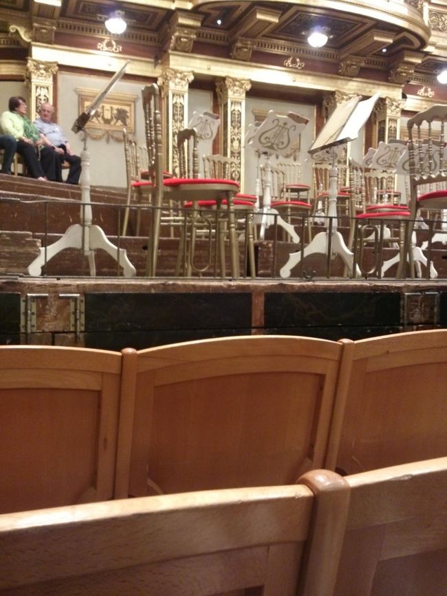 座席がこちら。なんと前から3列目です。