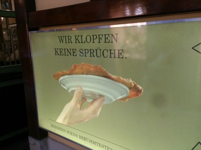 ウィーン名物シュニッツェルを食すべく、レストランに向かいます。
