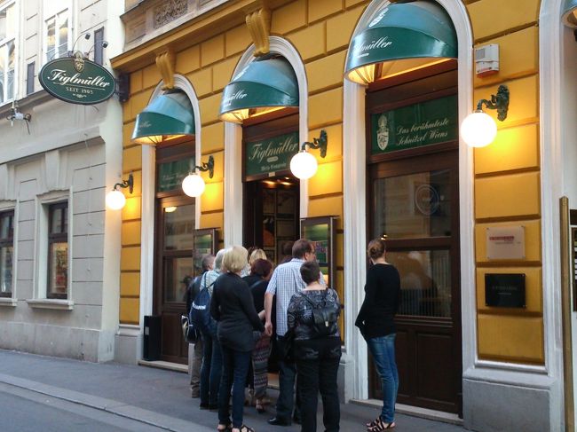 人気店のようで、店を出るときには行列が・・・・