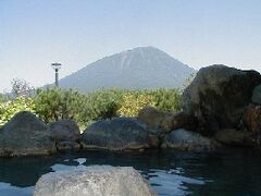 おまけ＠ニセコ温泉ナビ＠
＜まっかり温泉＞10:30〜21:00／￥500
　ニセコでいちばん、景色の良い露天風呂だと思います。そして、
　日本でいちばん人気があるオーベルジュ『マッカリーナ』のお隣です。
　宿泊施設（コテージ）もあり。
