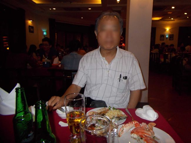 全体的に美味しかったです。<br />タイガービールと一緒に堪能しました。<br />（旅を終えて友人との感想で、この時の食事が一番<br />美味しかったと…）<br /><br />ほとんどのお客さんは地元の方のように見受けました。<br />誕生日の御祝いで数か所が大いに盛り上がって賑やかに<br />行われていました。