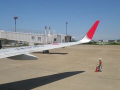 青森空港に到着。
羽田から1時間20分足らずです。
いい天気で良かった〜。