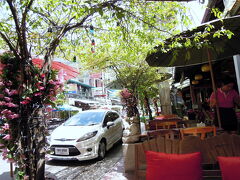 The Macaroni Club


カオサンに来ると目指したわけでもないのに何故か寄ってしまう店。ランブトリ通りもこの辺りになると、のんびりだらだらファランの憩いの場になってきます。

36 Soi Rambuttri, Chakkraphong Road, Bangkok 10200, Thailand
02-280-1025
