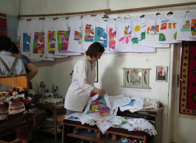 Ｔシャツが並びます。