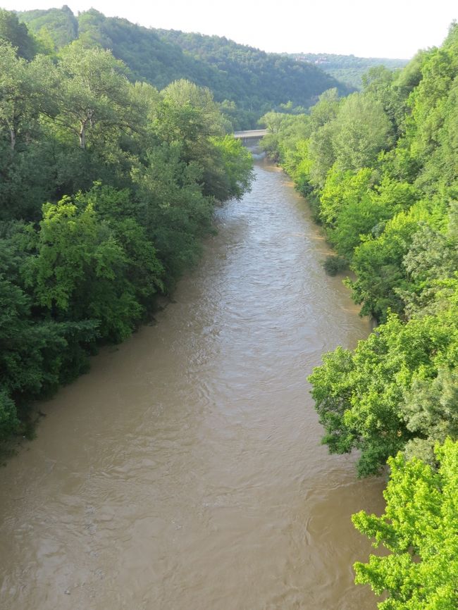 ヤントラ川です。