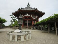 興福寺南円堂でおまいりして・・・