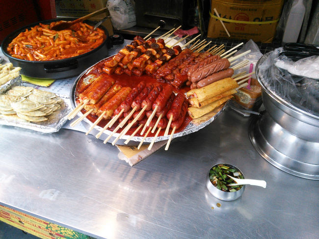 屋台グルメ！フランクフルトを…<br /><br />うまい！甘辛いタレが合う！<br />コチュジャンが効いてておいしかったです。<br /><br />2000W