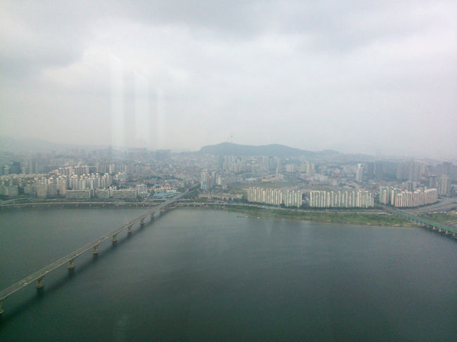 ソウルタワーがうっすらと。