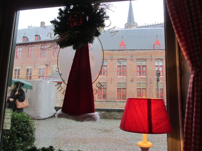 クリスマス一色の店内ですが、外はやっぱり土砂降り。。。