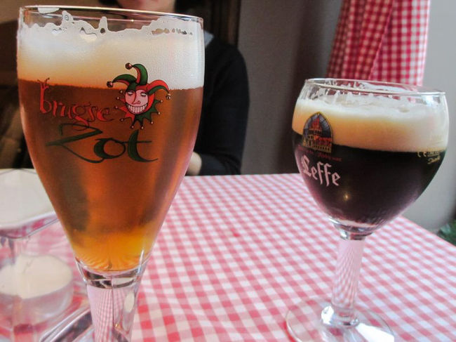 まずは、ベルギービールで乾杯〜♪<br />私、普通のビールは苦手なので、黒ビールにすれば良かったなと、ちょっぴり後悔。。。