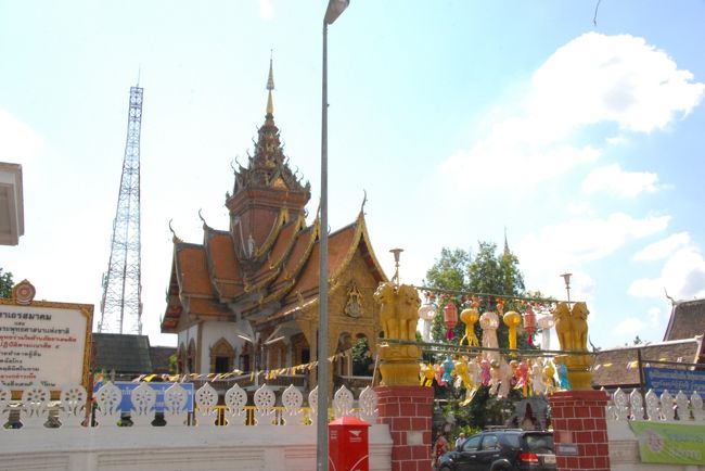 街中には至るところにお寺さんがありますが今回は殆ど外から眺めておしまい。暑いので道すがらアイスを食べながら散歩再開。