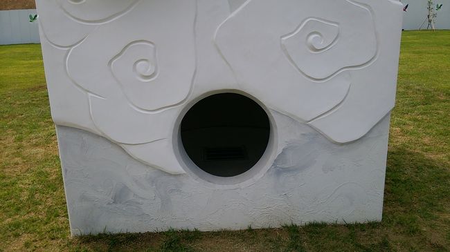 ここから中に入れる