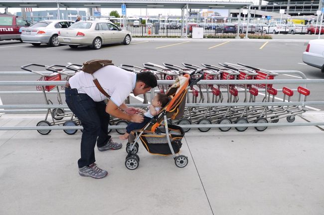 無事クライストチャーチの空港に到着。ところが問題発生。。待てども待てどもベビーカーが出てこない。確認したところベビーカーは何故かウェリントンに。。クライストチャーチには2泊の予定なのでなんとかなりましたが、出足から躓きました。借り物のベビーカーはイマイチ。。