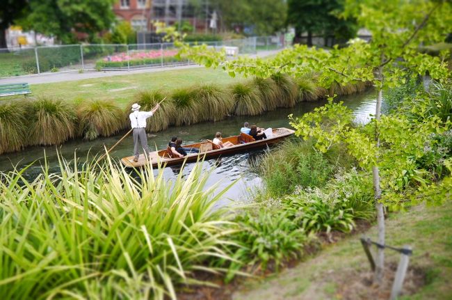 エイボン川のパンティングは再開していました。ただこの時はまだ一部のみでの再開、また天気もイマイチだったので眺めるだけに。綺麗な水の川沿いを歩くだけでも十分な場所です。