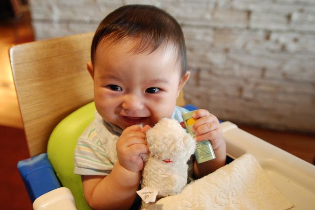 息子もハイチェアーを用意してもらいご満悦。ニュージーランドでは息子は大人気。この時も店員さんだけでなく、イングランドから旅行で来てたお客さんのご婦人になんとお小遣いまでもらってしまい、、。後ほど羊のリュックを買わせて頂き、お手紙でお礼をさせてもらいました。お元気でいるといいなぁ。