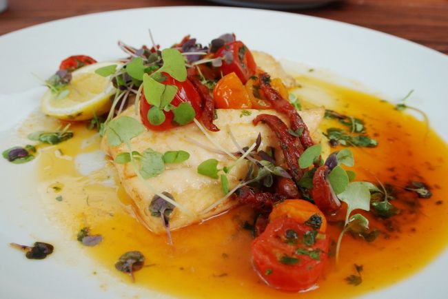 私は魚をチョイス。種類は忘れてしまいましたが、これも最高。この旅で食べた魚料理では1番でした。おそらく何を食べても外れ無しだと思います。ここは本当にオススメです。