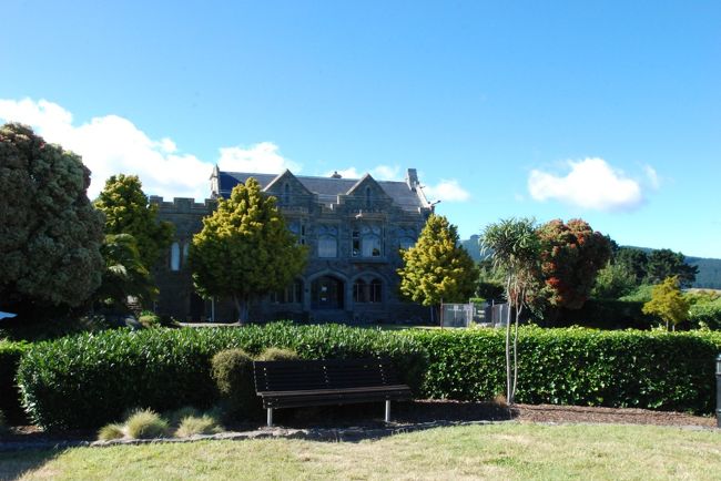 翌日も見事な快晴。良い大晦日を迎えられそうです。この日はアカロアに立ち寄った後レイクテカポまで移動。朝イチで出発です。道すがらサインオブタカへに。この時はまだ休館中。。