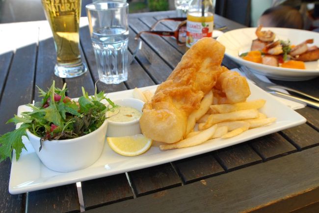 ここではフィッシュアンドチップスとサーモンをオーダー。アカロアサーモンというのが有名みたいですが、フィッシュアンドチップスの勝ち。サーモンは火が入り過ぎだったのかな、期待が高過ぎただけかもしれませんが。