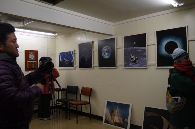 夜は予定通りStar Watchingツアーに参加です。まずは観測所でレクチャーを受けます。ちなみに乳幼児の子連れでも参加OKです。但し参加できるツアーは限られるのでご確認を。また山頂はこの時期でもかなり寒いので子供は真冬用の服など特に暖かい格好が必要です。