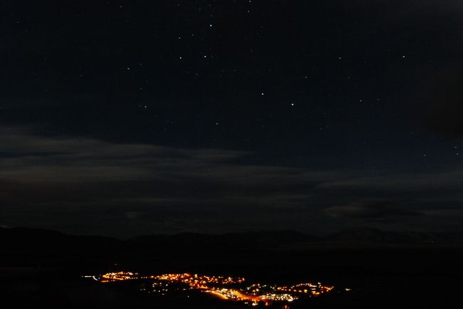 夜景と星空、写真では綺麗に写りませんでしたが一面の星空です。