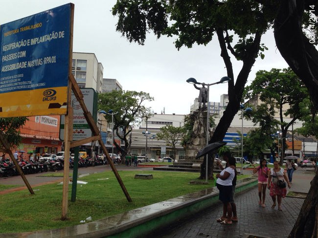 旧市街の広場。警官がいっぱいいる。さすがW杯開催日。