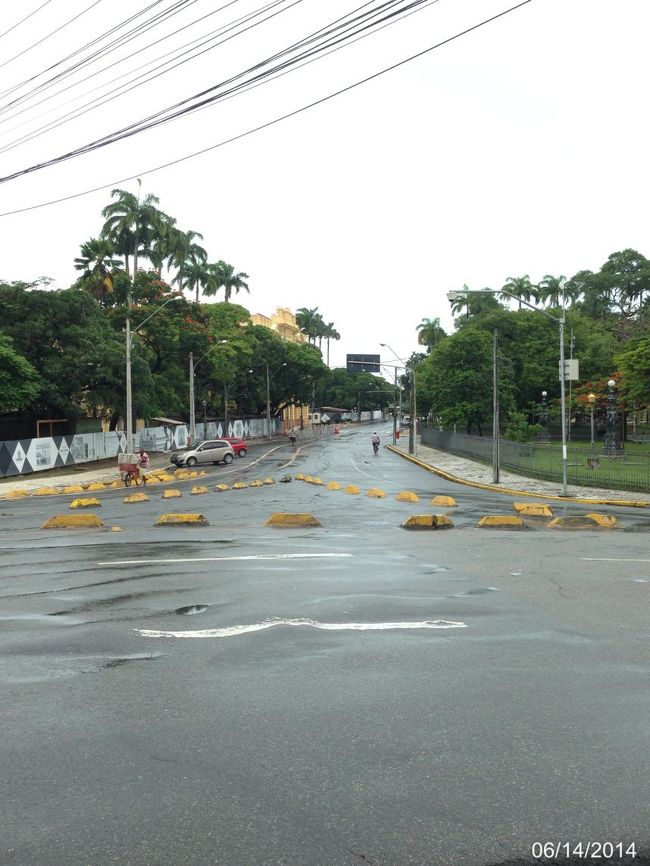 植民地時代の立派な建物がいくつかある地域。人通りがほとんどなくて、今思えば一人で歩くのはまずい場所だったかも。