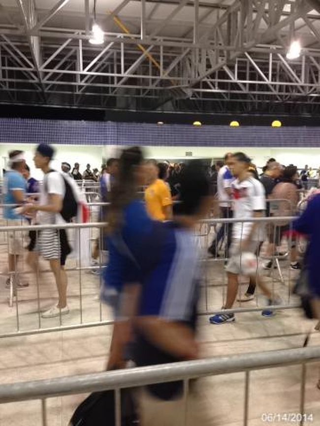 シャトルバスへの乗り場。GoogleaMapではスラム同然だったが本大会までにきちんと整備した模様。ほとんど並ぶことなくバスへ。まだ３時間以上前だからかな。