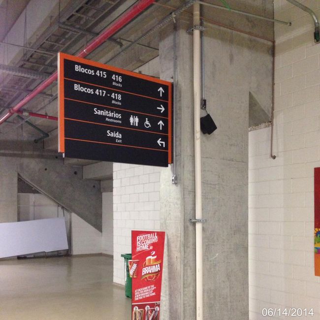 館内の案内板。１F席から２F席に移動するのが大変だった。