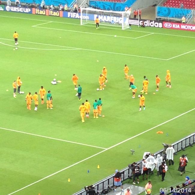 コートジボワールのウォーミングアップ。日本とは大分やり方が違います(当たり前か）