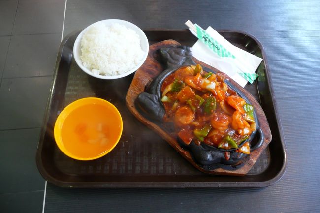 中華街のフードコートで夕食をとりました。<br />が、これがいけなかった。<br /><br />この夜、猛烈な下痢に襲われました。食中毒のようです。