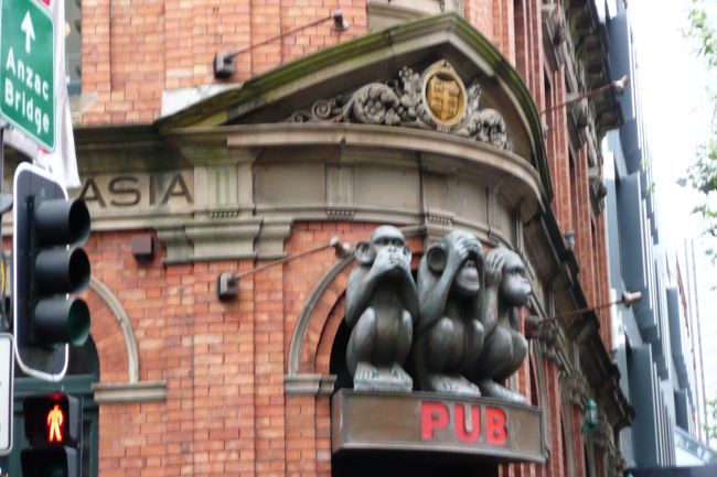 ２日目は、苦しんでほとんどホテルで寝ていました。<br /><br />ホテル近くで「見ざる言わざる聞かざる」をみつけました。