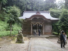 ここが稲荷神社

よく日本の寺は　鬼門の方角に神社を作っているのですね