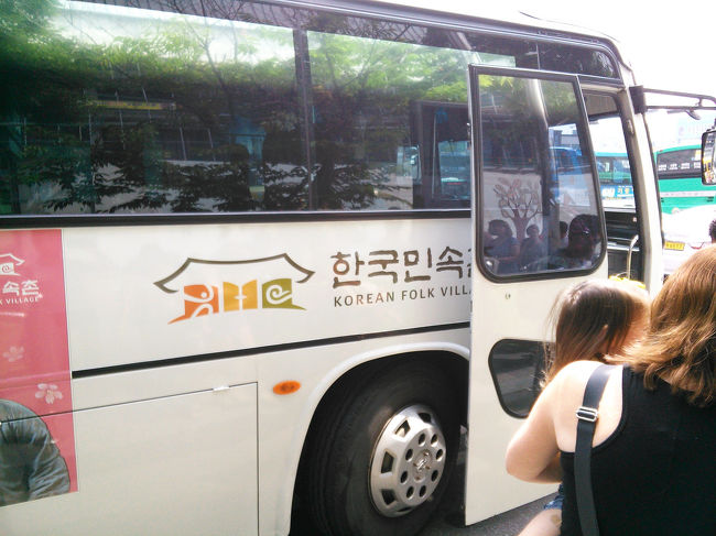 バスが来ました♪<br /><br />大きなバスですが乗ったのは10人くらい、平日だから少ないよね。