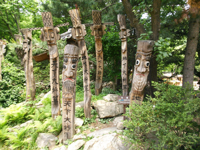 入ったところにも魔除けが…