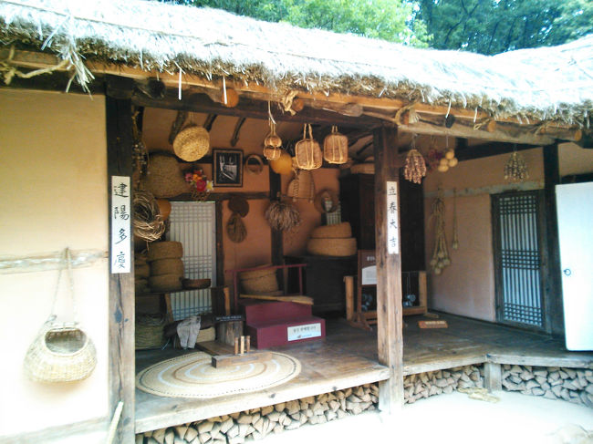 中部地方の民家で草類工房だそう。<br /><br />今年の大ヒットドラマ「星から来たあなた」の撮影でも使われた場所です。