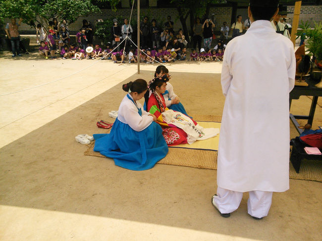 新婦さん綺麗ですね。<br /><br />とても厳かな雰囲気です。<br />