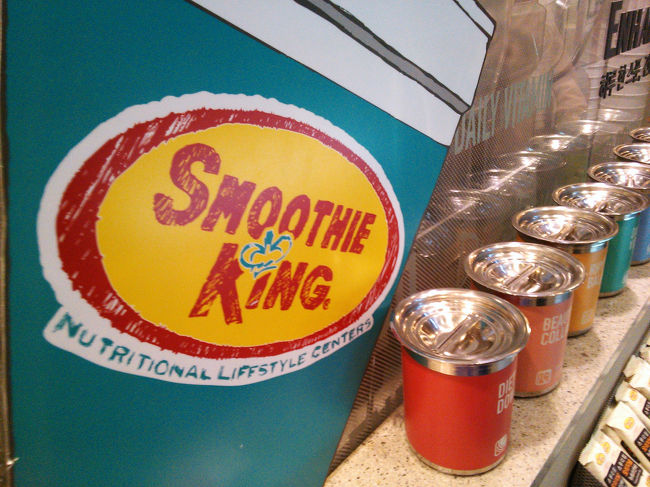 明洞の街を一通り歩いたところでSMOOTHIE KINGで休憩。<br />