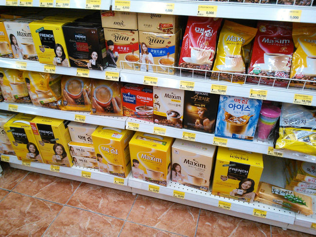 インスタントコーヒー<br /><br />すごく甘いんだけどたまに飲みたくなる味。純粋に好きな人も多いよね。<br /><br />なんといっても安い！<br /><br />今回は会社にアイスコーヒーを☆