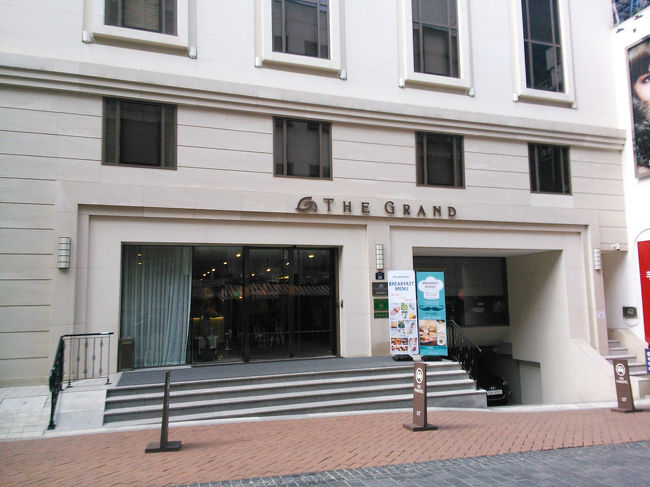 4日目スタート！<br /><br />今日は世界遺産 昌徳宮 の夜間特別観覧『月灯り紀行』に参加予定。<br />いつでもあるツアーではないので、貴重な機会です。<br /><br />雨天中止ですから、雨は絶対にダメなんです…が、天気予報だと雨(>_<)<br /><br />とりあえず午後1時の天気をもって催行するか否かが決まるそう。<br /><br />朝は青空が見えるほどいい天気！<br />あとは、日頃の行い次第？！<br /><br />空を気にしながらの一日です。<br />