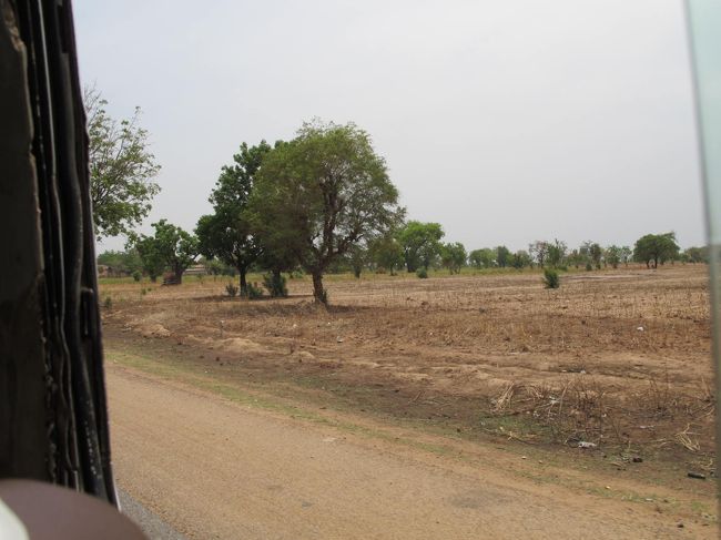 ボルガ・タンガへ出発。<br /><br />・ﾀﾏﾚ1035-ﾎﾞﾙｶﾞ･ﾀﾝｶﾞBolga1330（ﾄﾛﾄﾛ,9セディ≒350円）