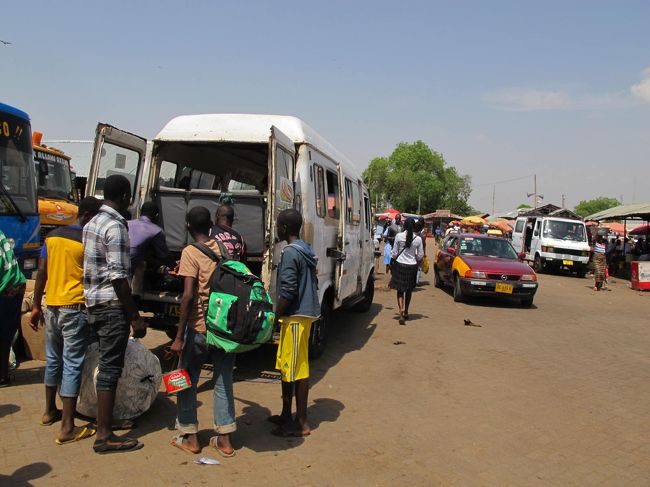 ３時間ほどで、ボルガ・タンガに到着。<br /><br />・ﾀﾏﾚ1035-ﾎﾞﾙｶﾞ･ﾀﾝｶﾞBolga1330（ﾄﾛﾄﾛ,9セディ≒350円）