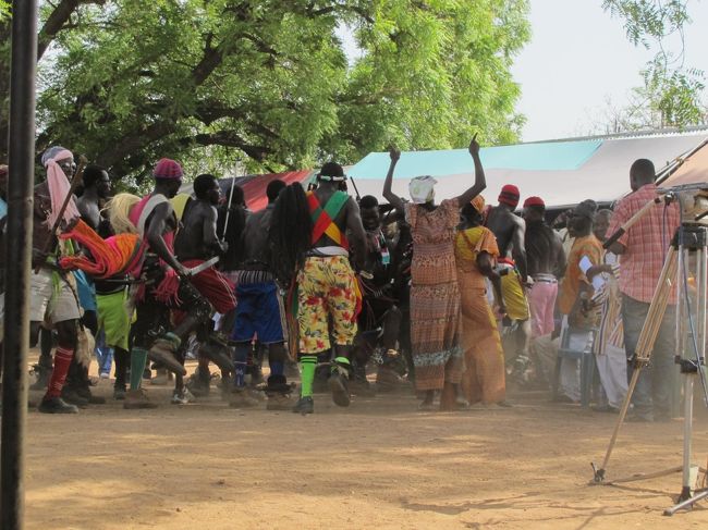 盛り上がってる。眺めてみる。