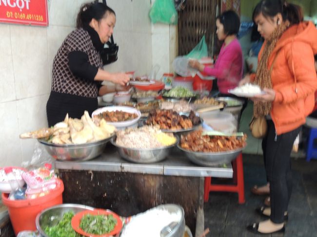 食堂街のようなところは人がまだまだいっぱいでした。